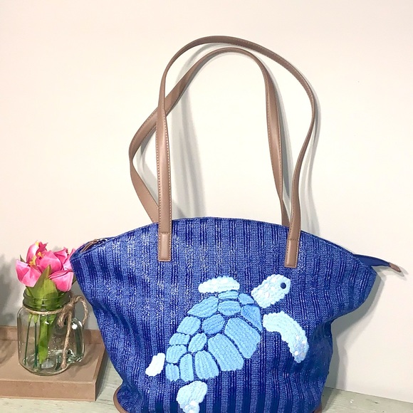 Vera Bradley Handbags - Vera Bradley straw tote Regatta turtle blue